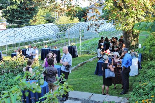 New faculty gathering for pizza at the Yale Farm during August 2018 orientation