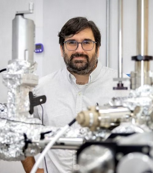 Physicist Eduardo H. da Silva Neto, in an ultra-quiet, vibration-isolated enclosure at Yale’s West Campus. (Photos by Robert DeSanto)