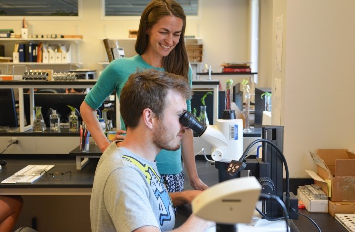 Pincelli Hull and student using a microscope