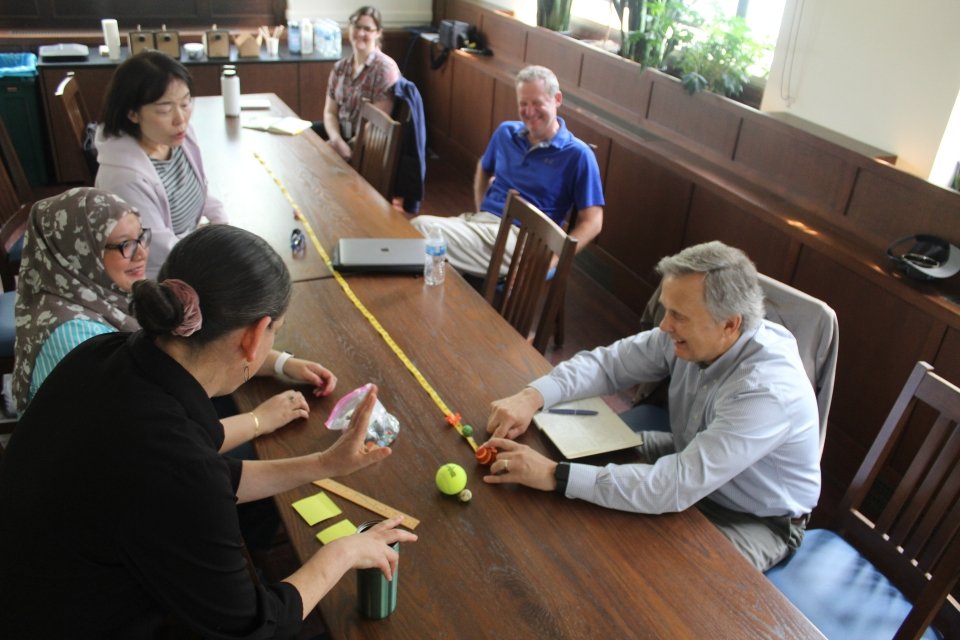 Marla Geha leading the participants of her spring 2025 Faculty Academy course in creating a scale model of Earth’s orbits, the moon, and Mars. Photo credit: Abiba Biao. 